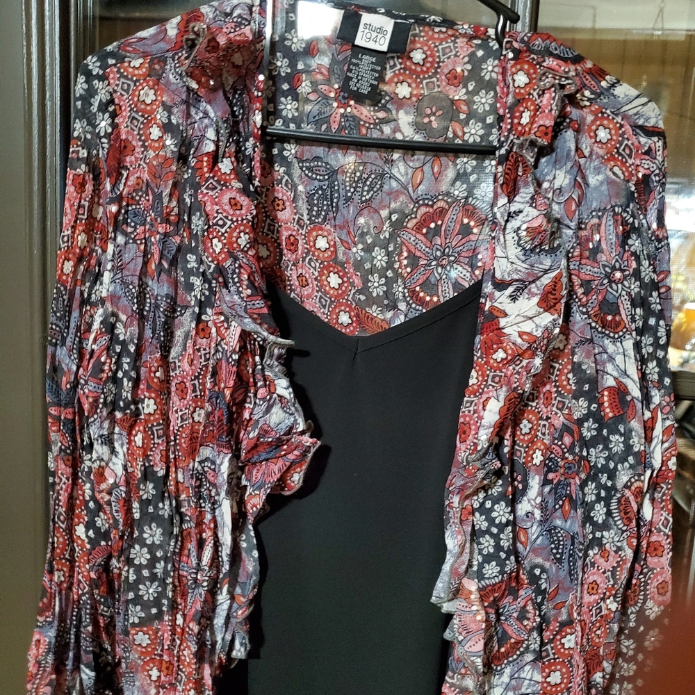 Ladies New Studio1940,Size Large Beautiful blouse with attached black camisole.